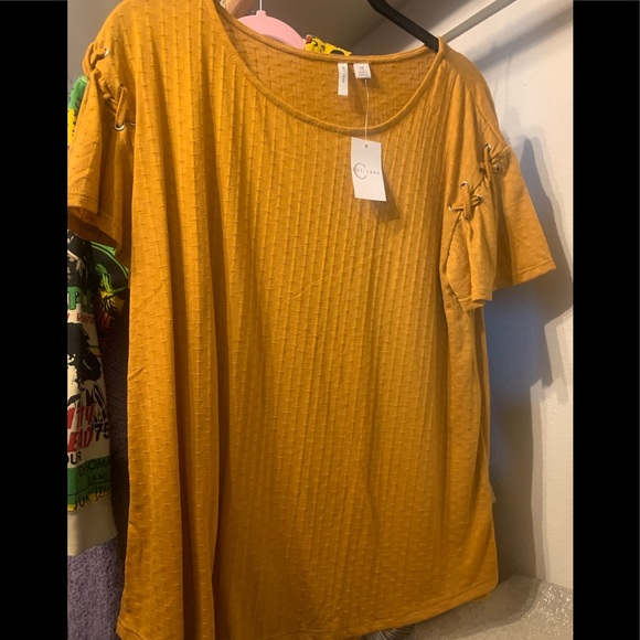 NWT- Unique Mustard Yellow Ruffle Sleeve Shirt- Medium - Picture 1 of 4